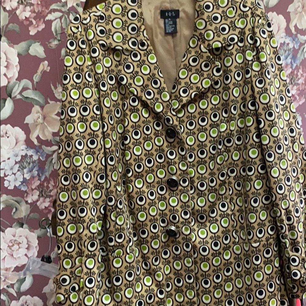 R Q T XL retro jacket